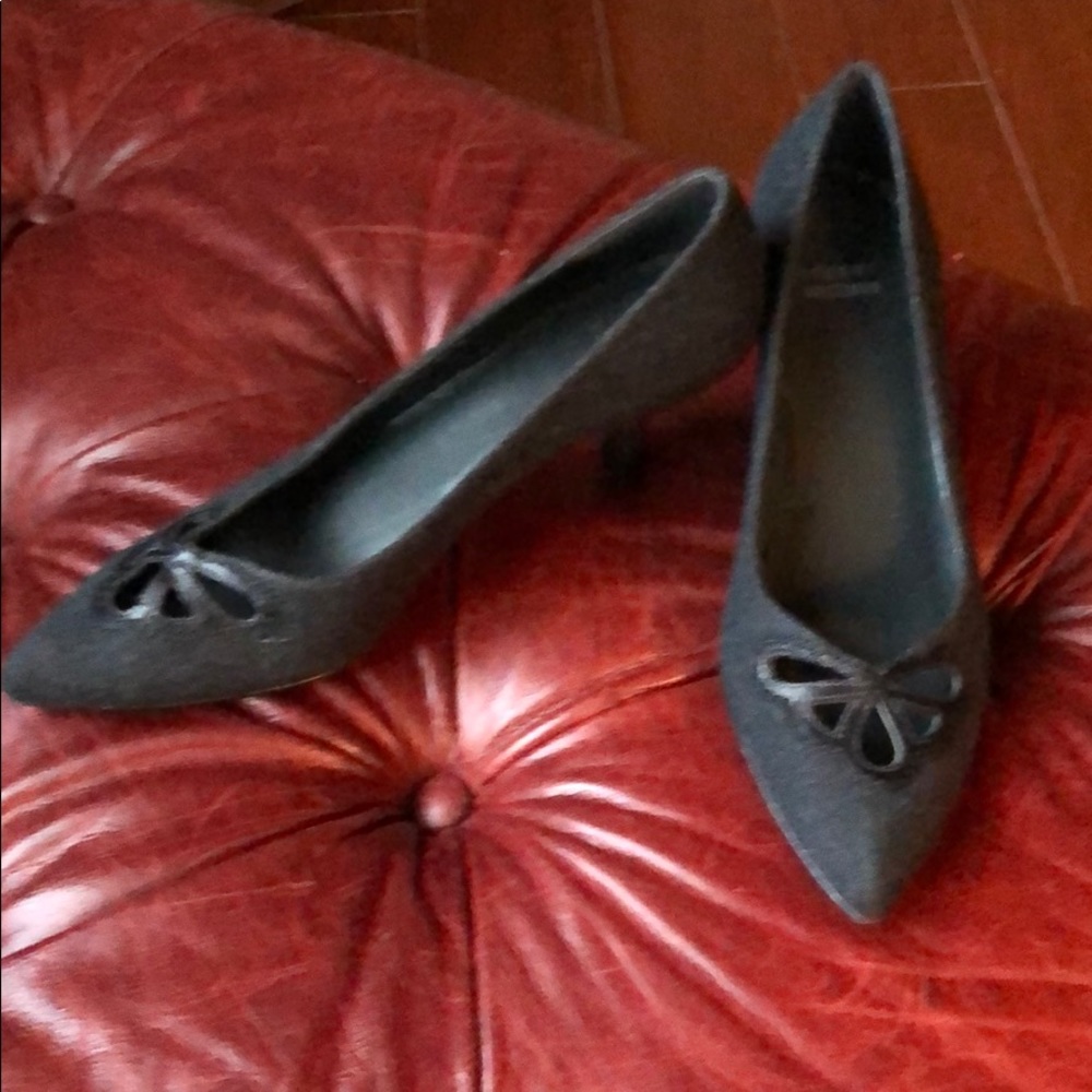 Stuart Weitzman textured grey/black